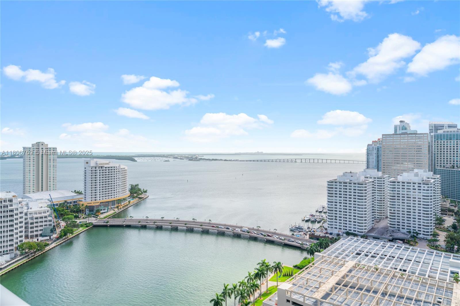 Building Photo - 475 Brickell Ave