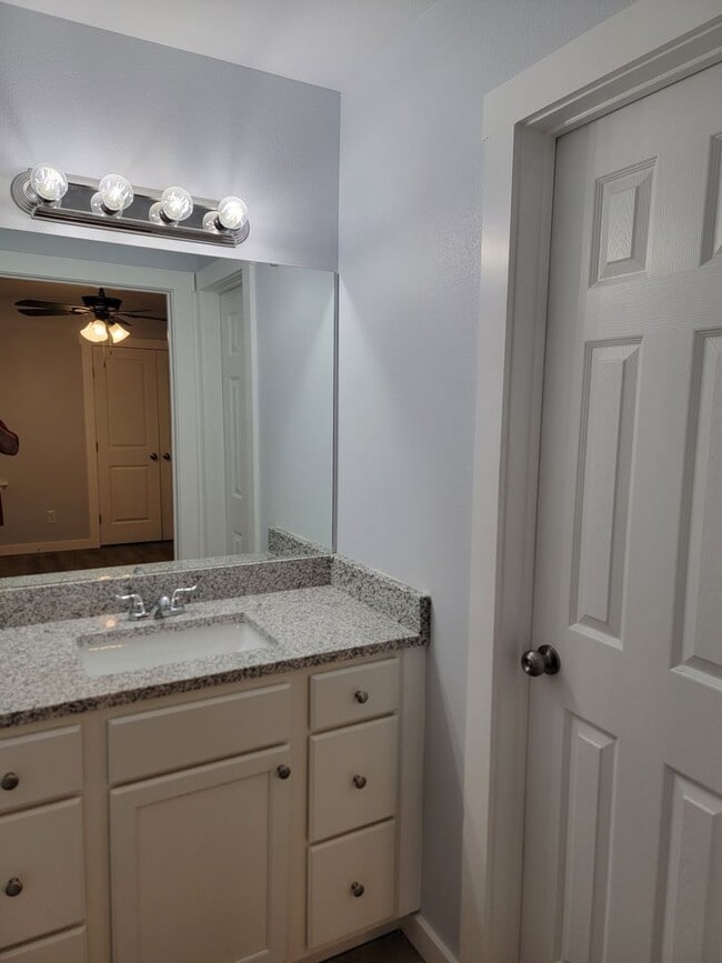 Building Photo - Three bedroom duplex!