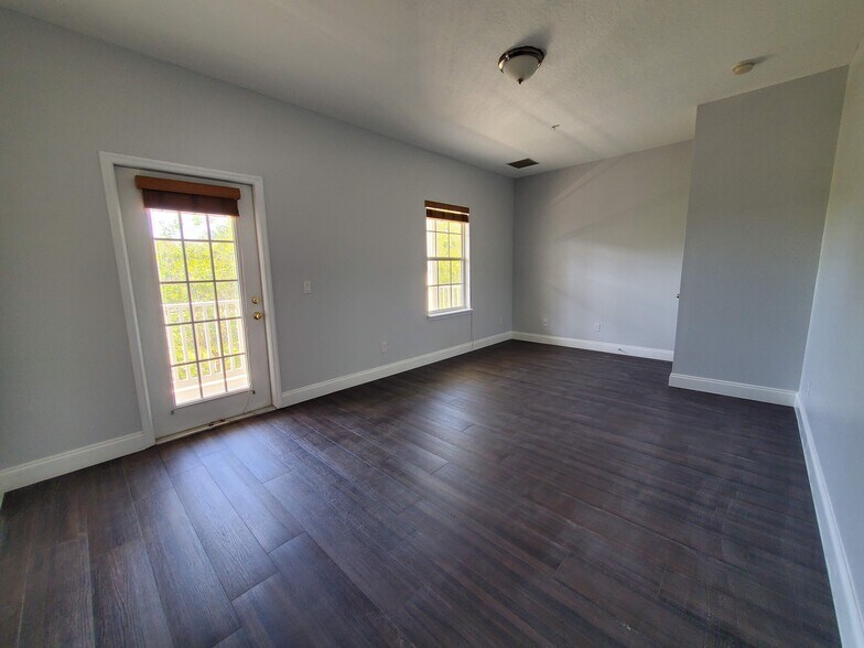 Building Photo - 4062 Markham Pl