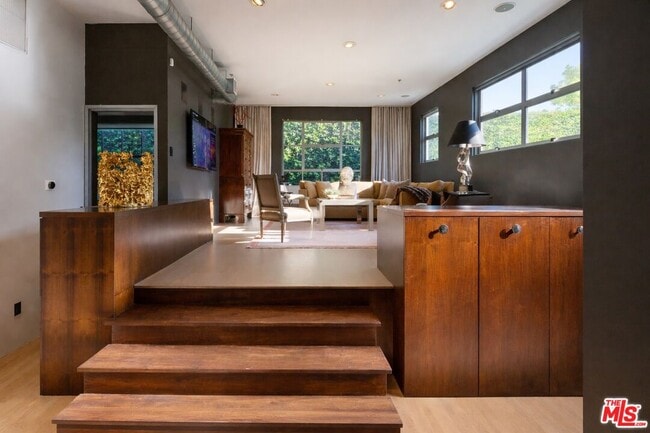 Building Photo - 710 Orlando Ave