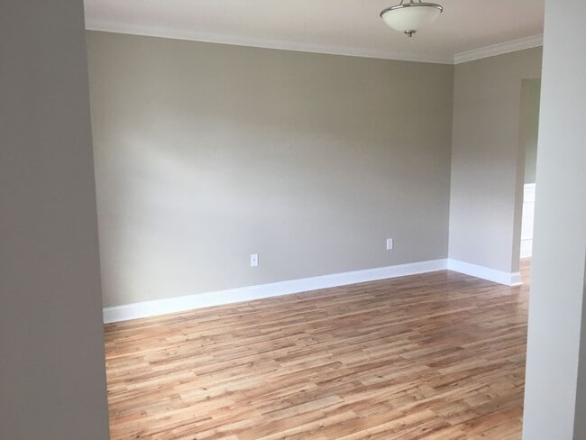 Building Photo - Coming soon  3 Bed 3 Bath Pet Friendly Home in Midway.