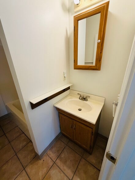 Building Photo - 119 Highland St