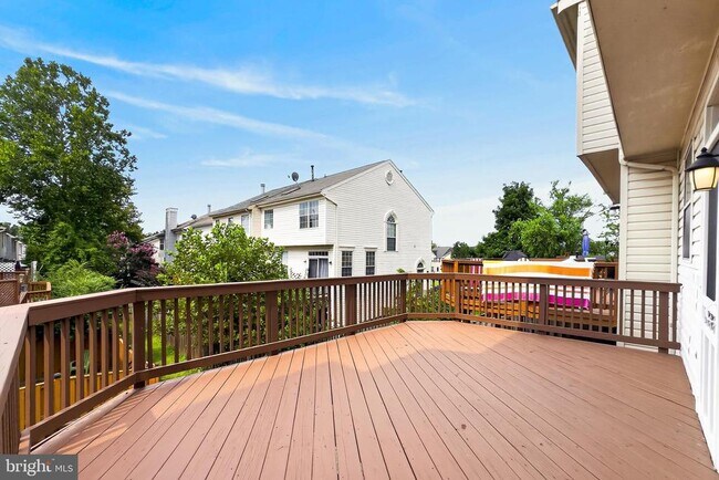 Building Photo - 14637 Stream Pond Dr