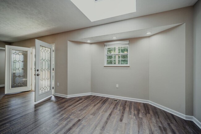 Building Photo - SHORT TERM - Spacious 3-Bedroom home with Wrap-Around Porch