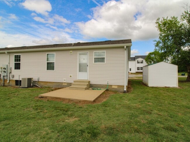 Building Photo - 123 Meadows Ln