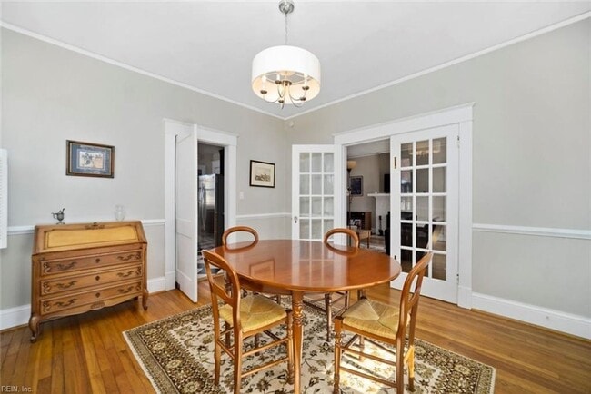 Building Photo - LARCHMONT