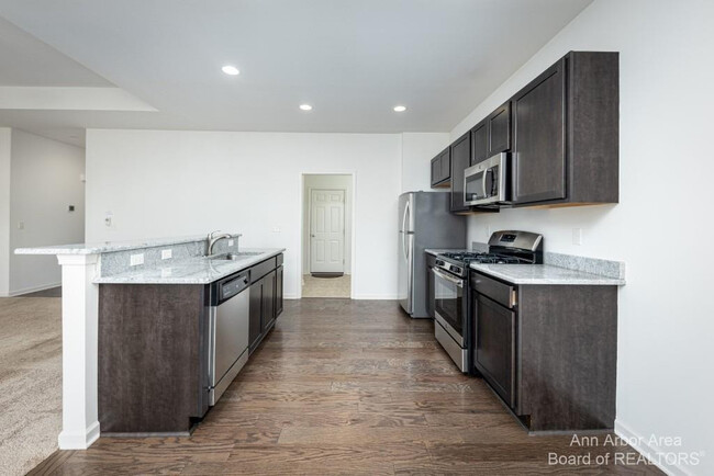 Building Photo - 8389 Ardmoor Dr