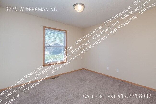 Building Photo - 3229 W Bergman St
