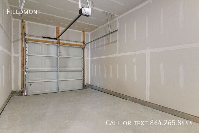 Building Photo - 211 Backstay Ln