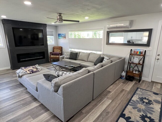 Building Photo - 2322 Fifth St