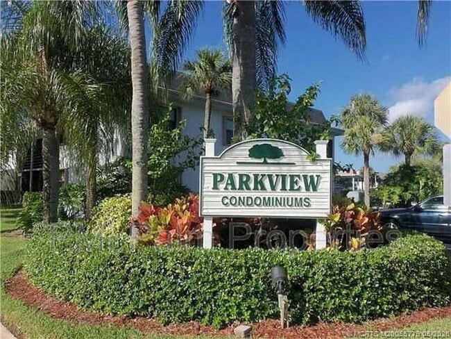 Building Photo - 1291 SE Parkview Pl