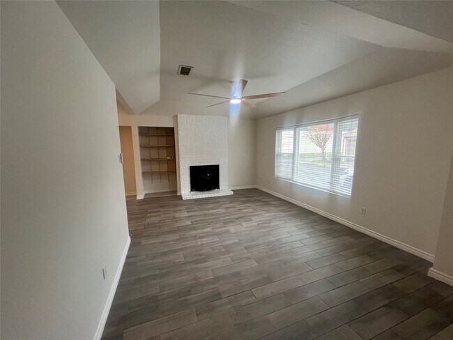 Building Photo - 14020 Schroeder Rd