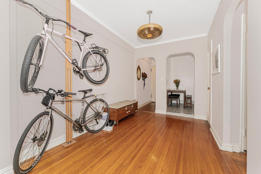 Building Photo - 306 E Mosholu Pky S