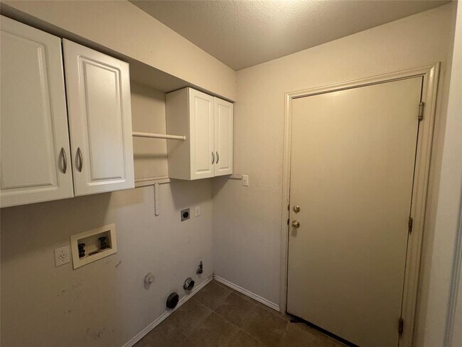 Building Photo - 1002 Leah Ln