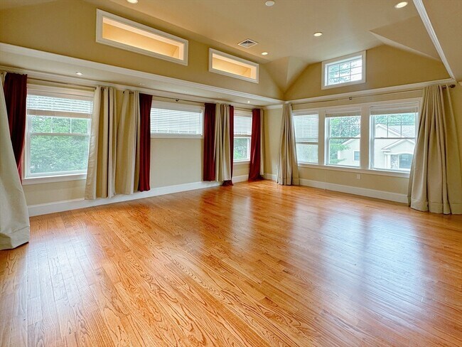 Building Photo - 62 Country Club Ln