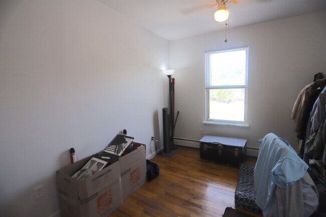 Building Photo - 423 Jackson St