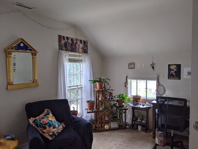 Building Photo - 501 W Forest Ave