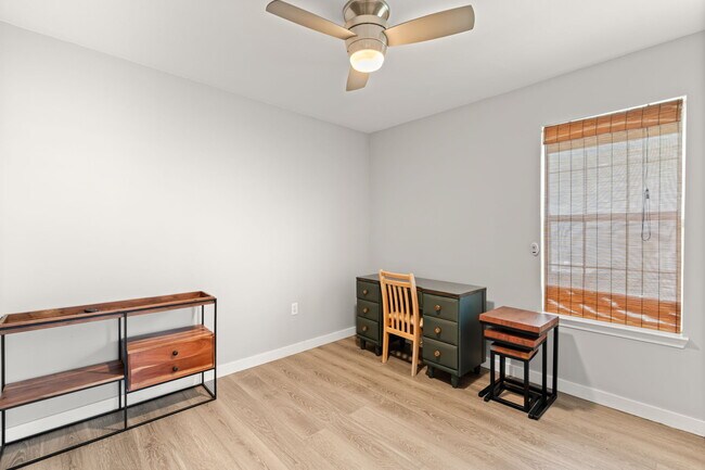 Building Photo - 47 Pine Ridge Trce