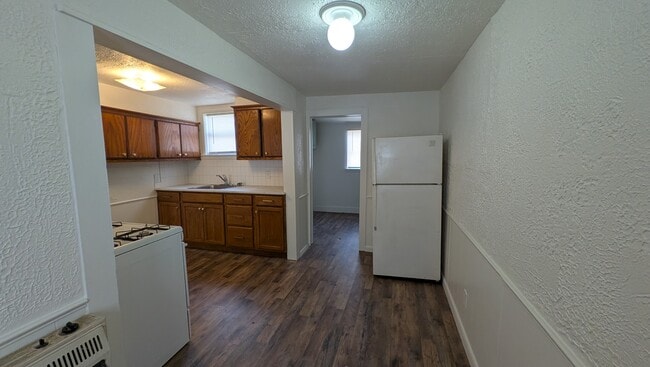 Building Photo - 320 W Dill St