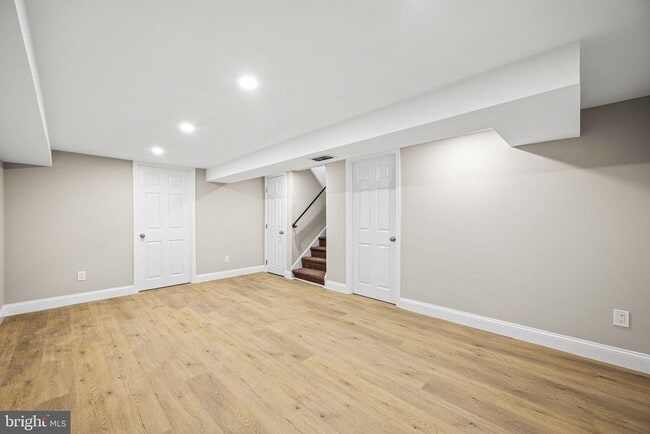 Building Photo - 15 Llanfair Rd