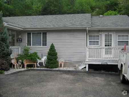 Building Photo - 3303 Spring Haven