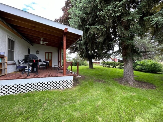 Building Photo - Fully furnished 3 bed 2 bath in Hamilton