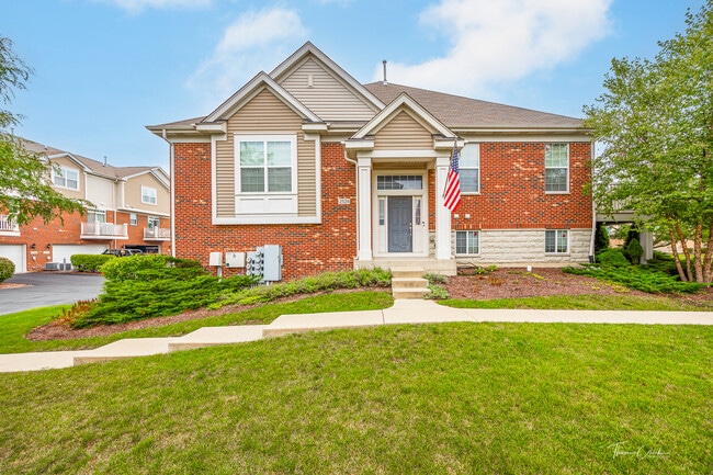Building Photo - 2528 Dunraven Ave