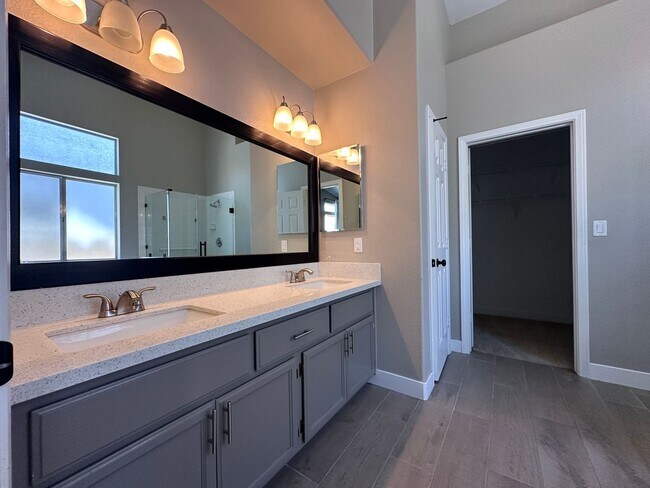 Building Photo - UPGRADED SINGLE STORY HOME WITH 4 BEDS, 2....