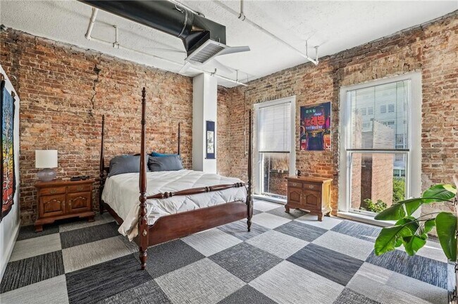 Building Photo - 215 Mitchell St SW