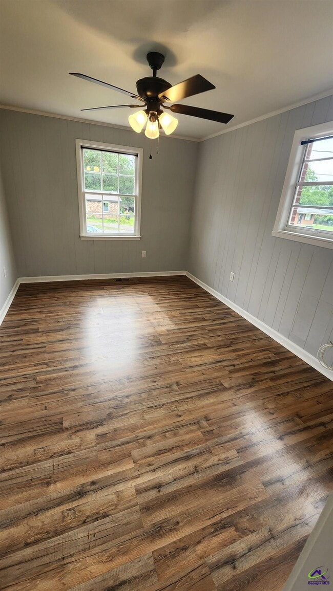 Building Photo - 120 Hazel Dr