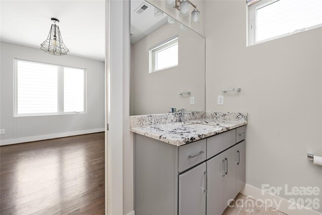 Building Photo - 1008 Westbrook Dr