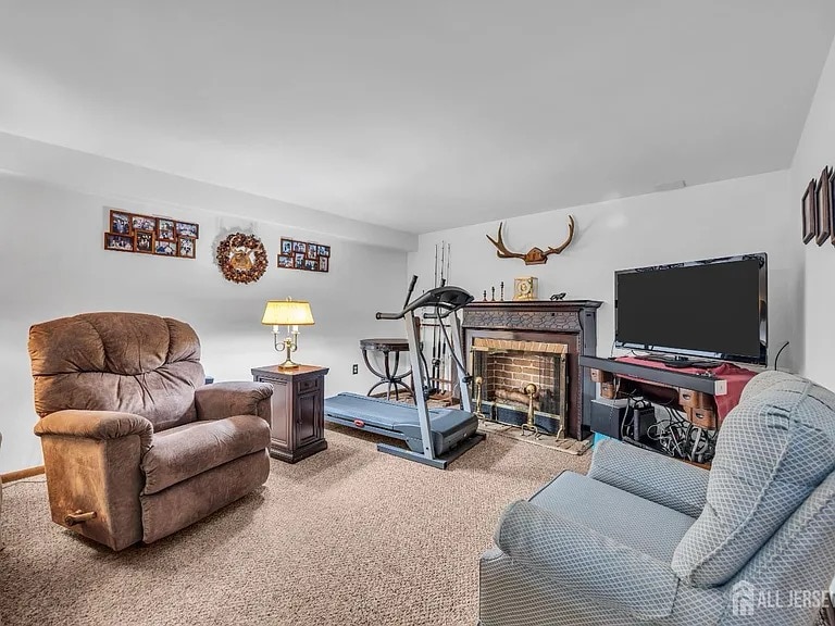 Building Photo - 143 Safran Ave