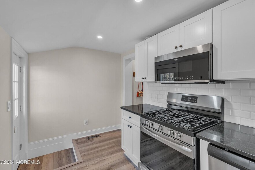 Building Photo - 28 Morford Pl