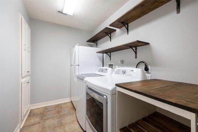 Building Photo - 5506 Maybrook Park Ln