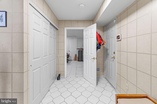 Building Photo - 37 White Pine Ct