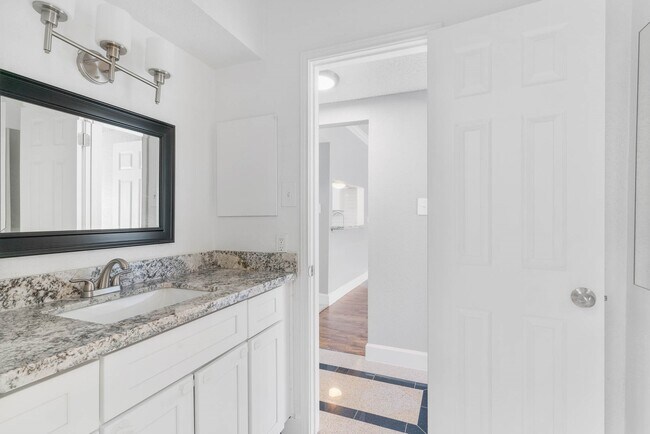 Building Photo - 14814 Perthshire Rd