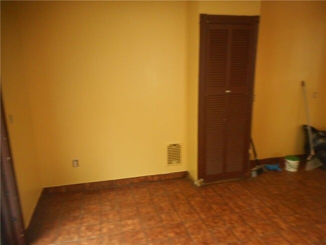 Building Photo - 613 Magee Ave