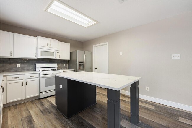 Building Photo - 1809 Vanderhill Cove