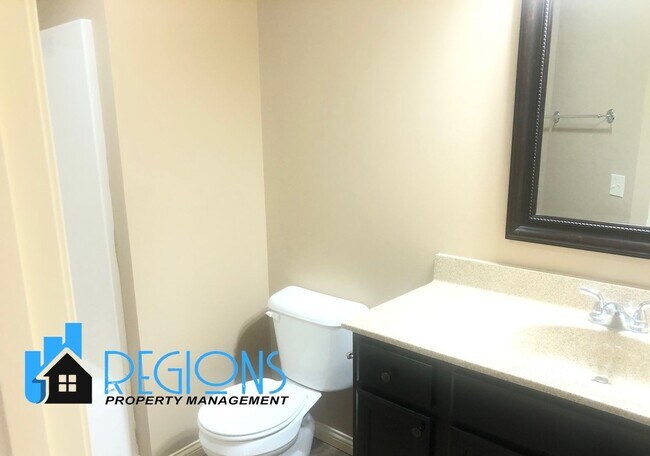 Building Photo - Beautiful 5BR 3.5 bathroom house in North East Normal. Large fenced in back yard.