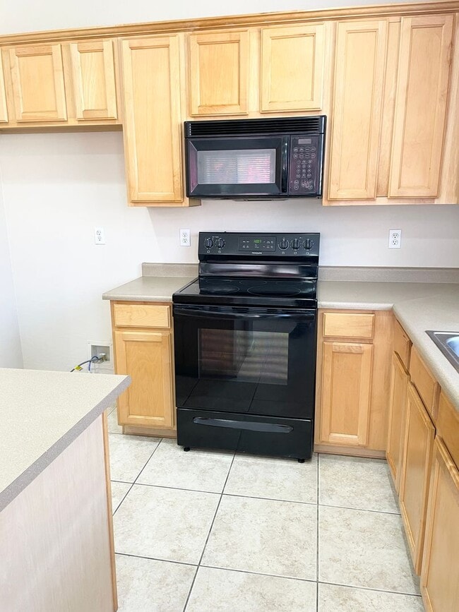 Building Photo - 4 Bedroom/2 Bath Single Level Home in Anthem! Close to freeway & TSMC Plant!