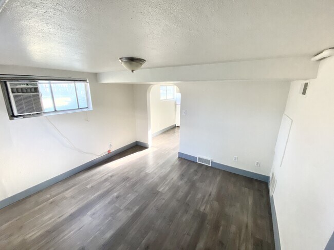 Building Photo - 588 W Utah Ave