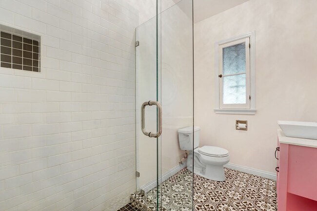 Building Photo - Chic Silver Lake Hillside Retreat with Bre...