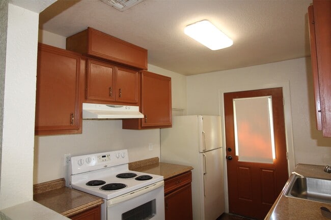 Building Photo - 5942 Glen Grove St