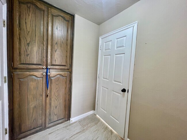 Building Photo - 624 Vickery Ave