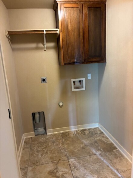 Building Photo - 3307 Lineage Loop