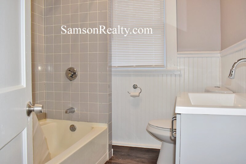 Building Photo - 136 Hillside Ave