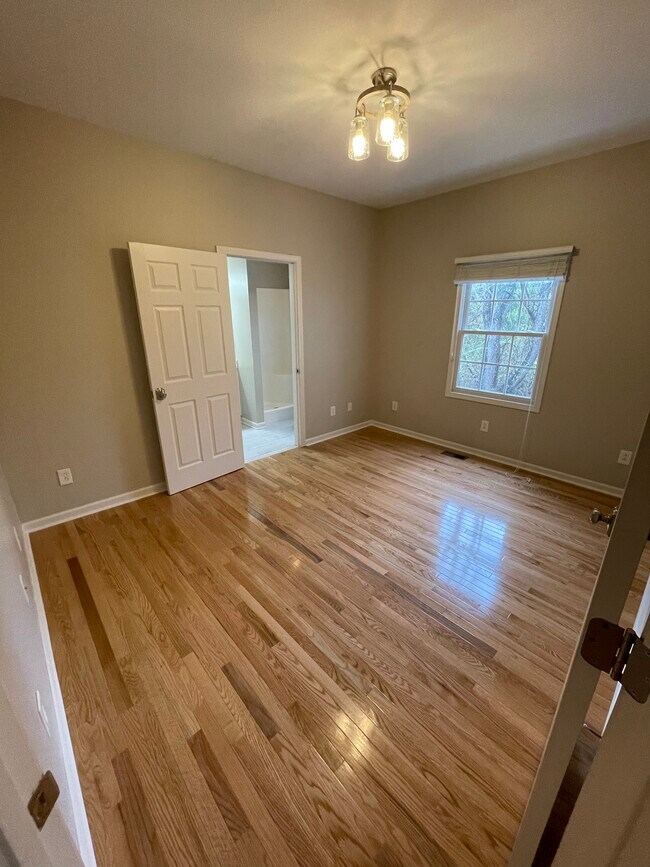Downstairs bedroom - 33 Cherokee Ridge Ct