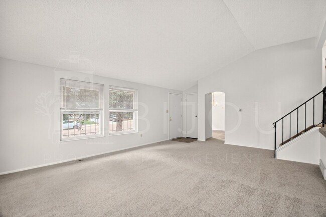 Building Photo - NEW Carpet and Paint!!!