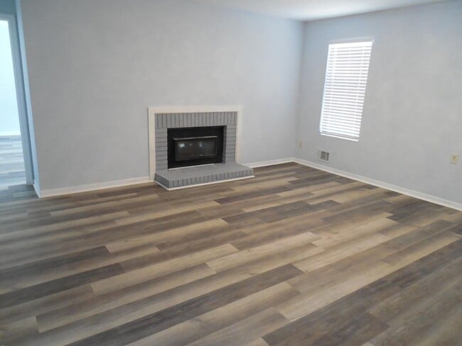 Building Photo - Available October 1st 4 bedroom 2 bathroom in Evans Ga