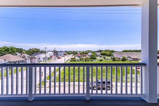 Building Photo - 1325 35th St